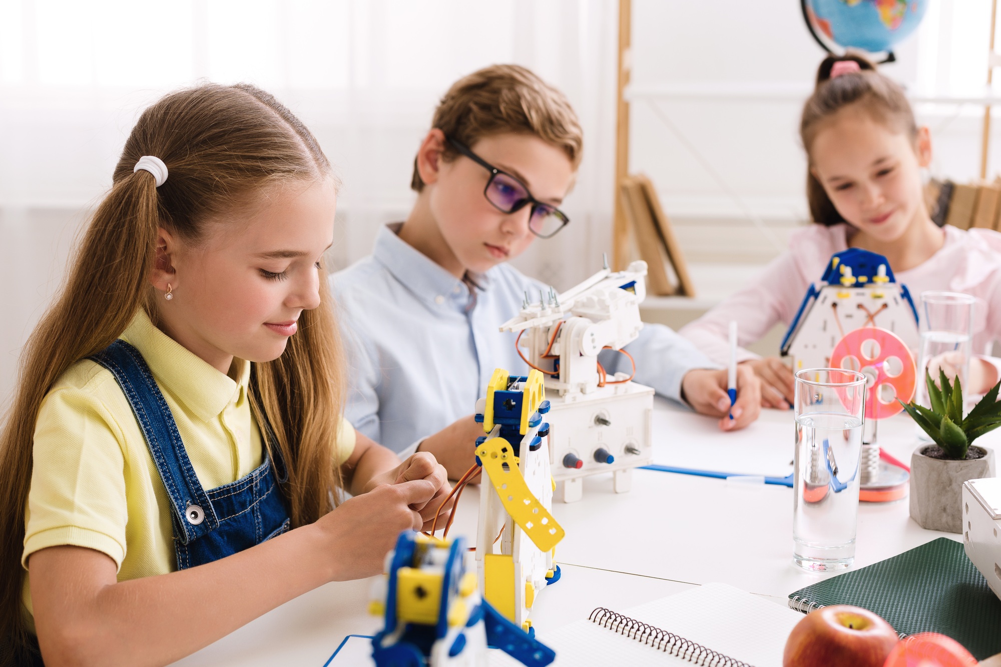 Hands-On Interdisciplinary STEAM Projects